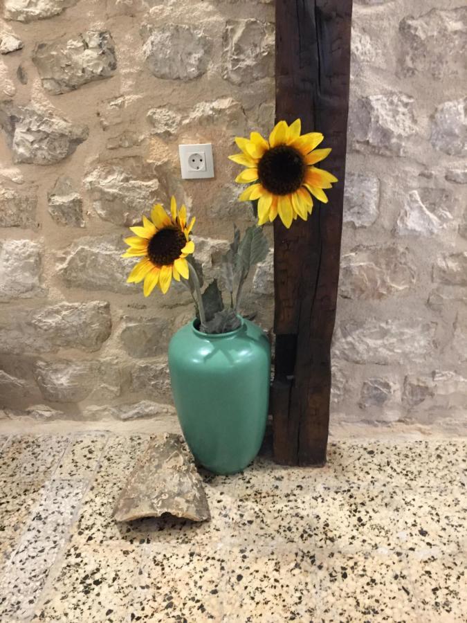 Guesthouse Nina Kaštel Novi Buitenkant foto