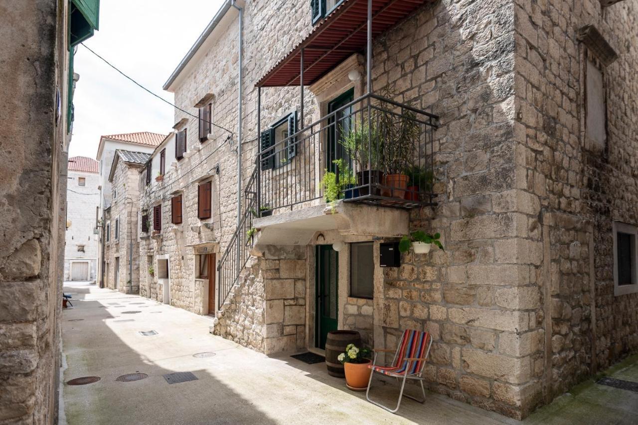 Guesthouse Nina Kaštel Novi Buitenkant foto