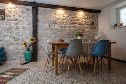 Guesthouse Nina Kaštel Novi Buitenkant foto