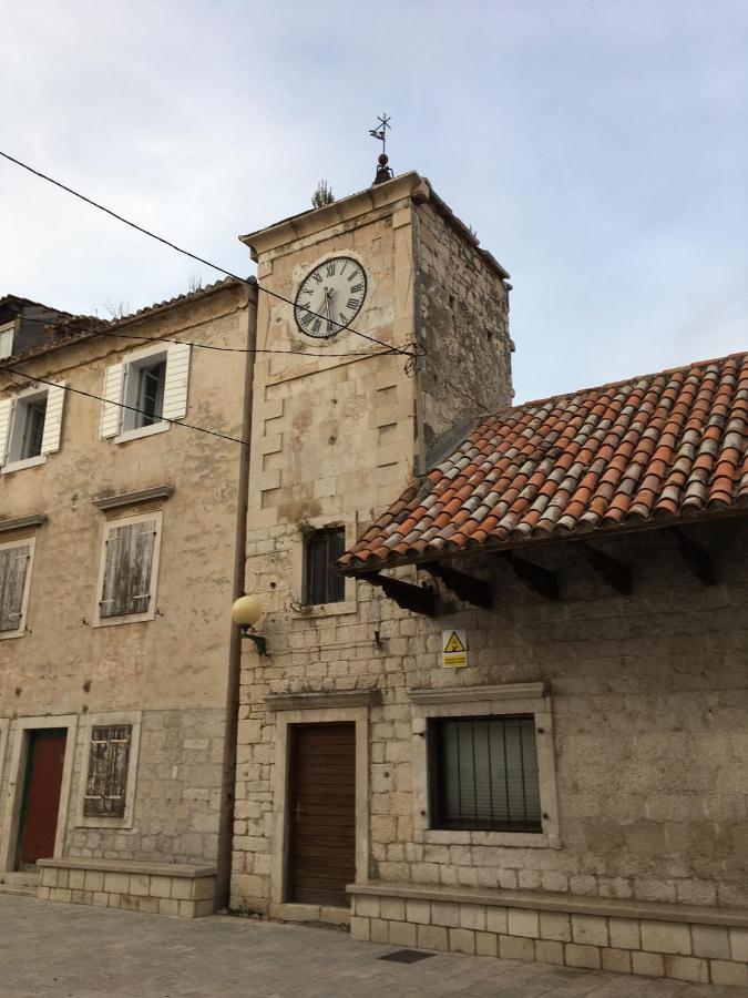 Guesthouse Nina Kaštel Novi Buitenkant foto